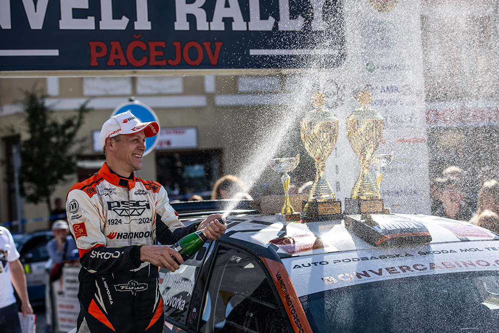 Dominik_Stříteský_sponsored_by_Hankook_Tire_poses_for_a_photo_at_the_Rally_Pačejov_awrds_ceremony_01