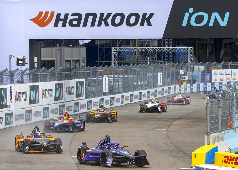 포뮬러_E_2025_한국_베를린_e_Prix_경기_장면_2