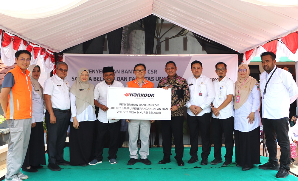 commemorative_photo_of_streetlight_installation_project_in_indonesia