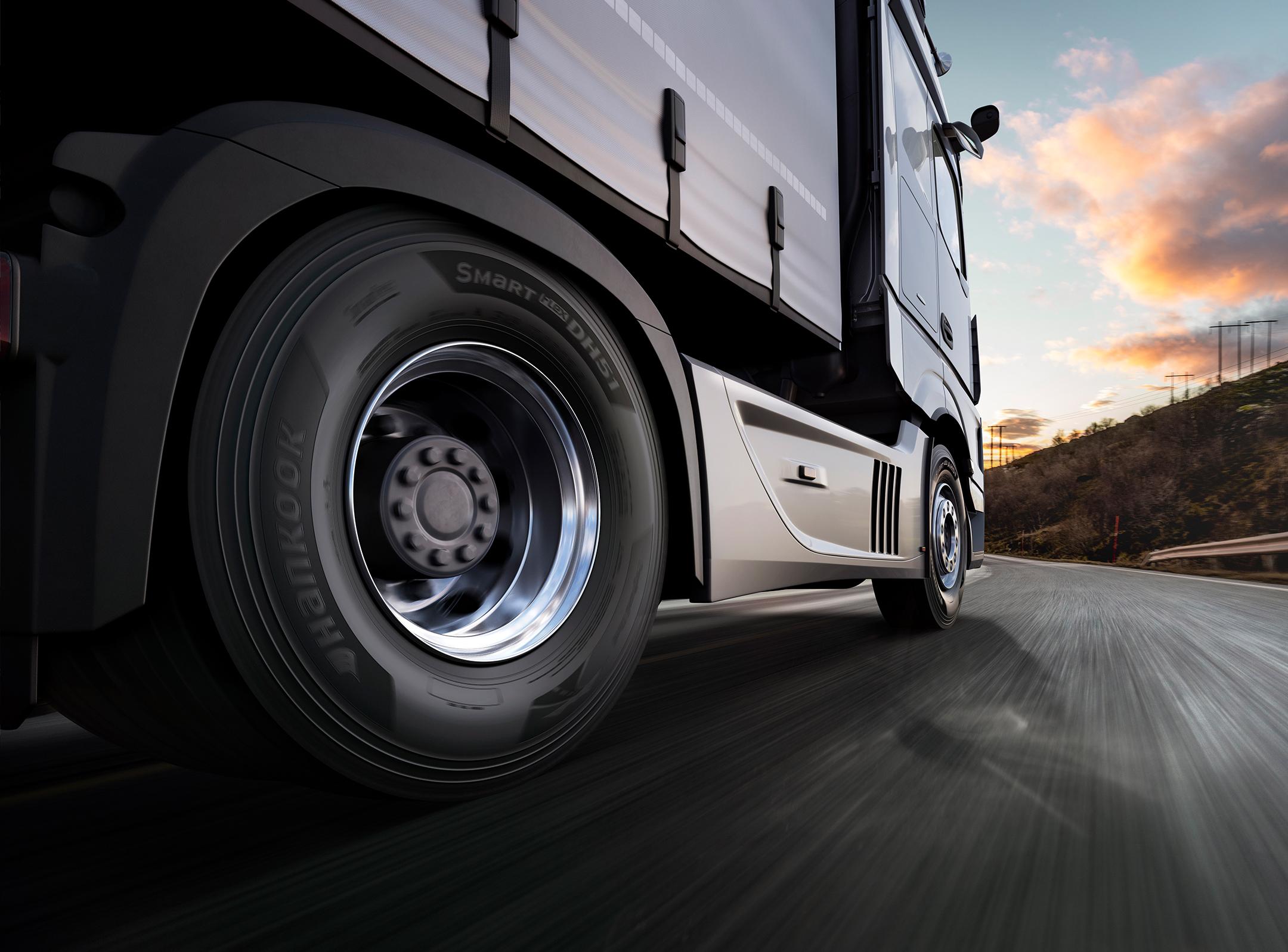 Hankook Tire & Technology-Tires-SMART-Flex-DH51-keyvisual-01